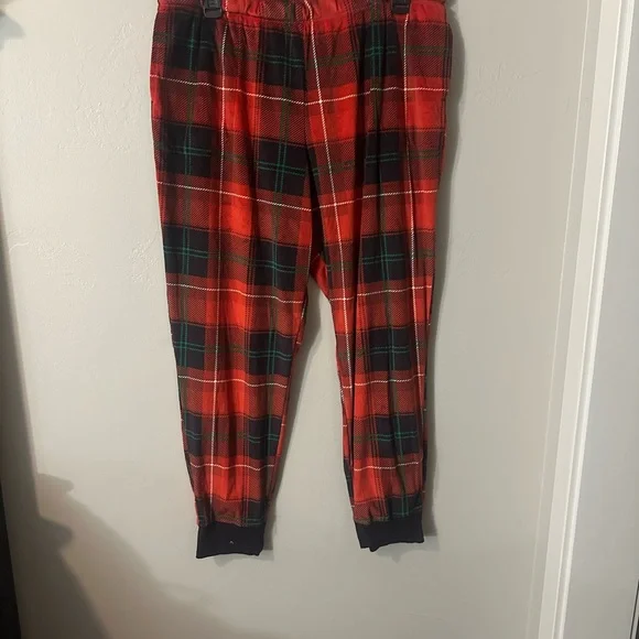 Cuddl Duds Red and Black Plaid Set - Picture 3 of 3